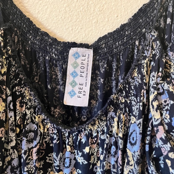 Free People peasant style bare shoulder floral top - Picture 5 of 6